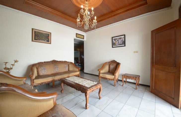 Dijual Rumah 2,5 Lantai di Area Kebayoran Baru, Dekat MRT Haji Nawi, Semi Furnished