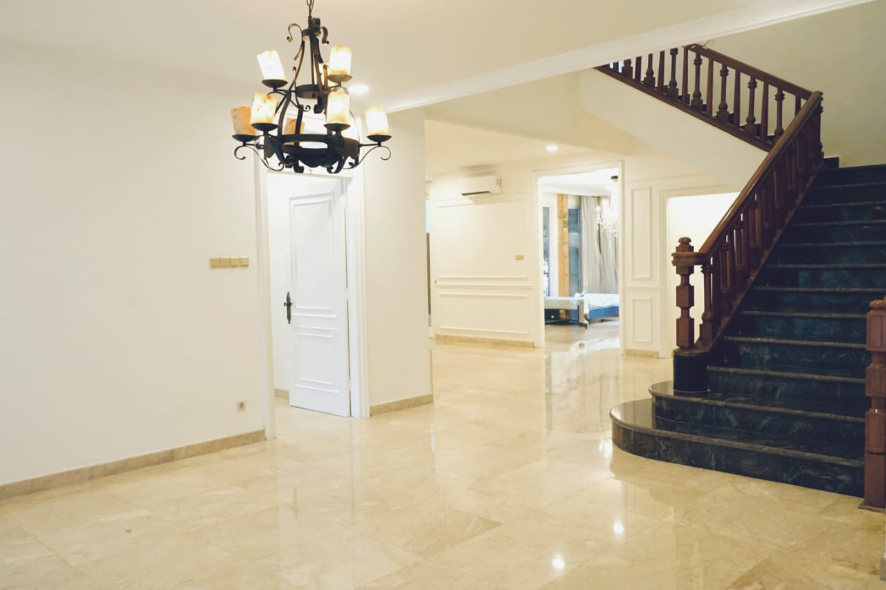 Hunian Prestisius Pondok Indah, Dekat JIS – 2 Lantai, Kolam Renang, One Gate