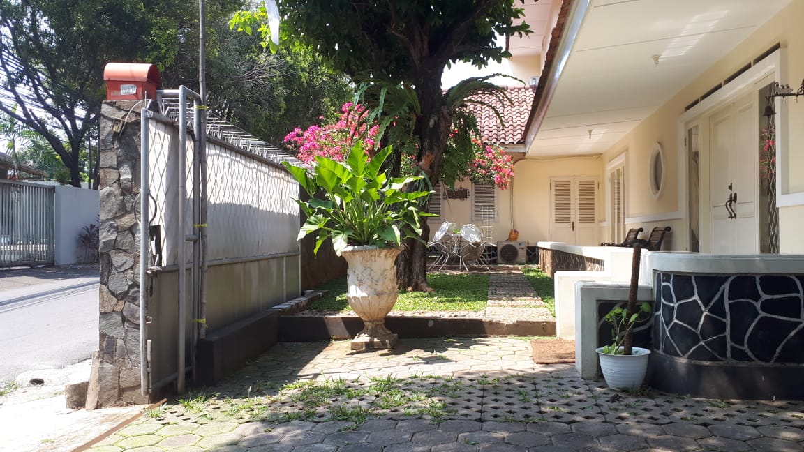 Rumah Dijual di Cilandak, 1,5 Lantai, Rapi dan Terawat