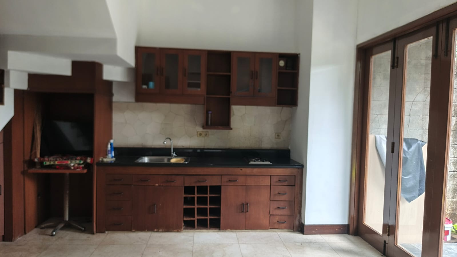 Rumah Dijual di Cipete, 2 Lantai, Ada Taman Belakang dan Kolam