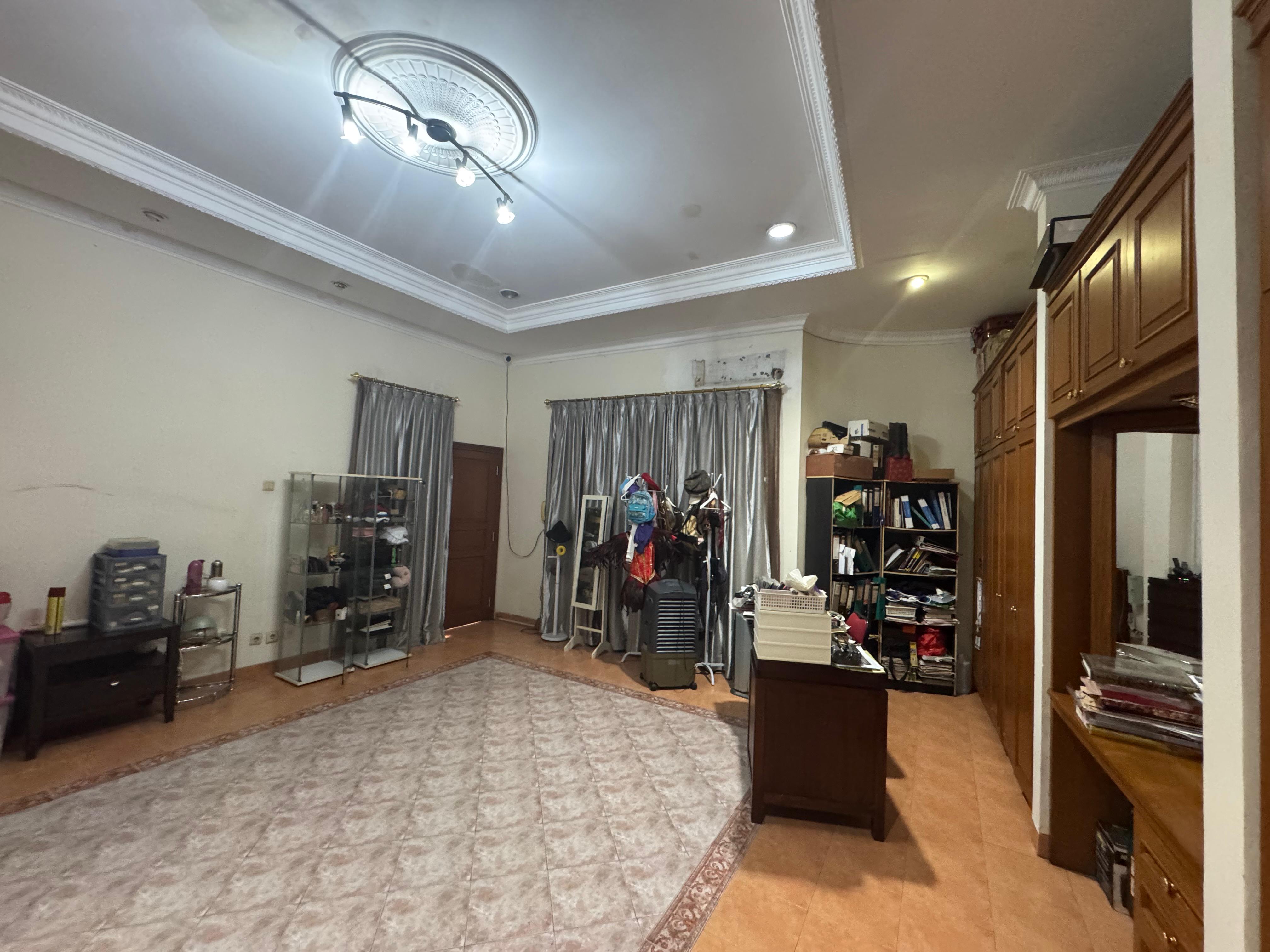 Rumah Lama di Pasar Minggu, Luas Tanah 597 m2