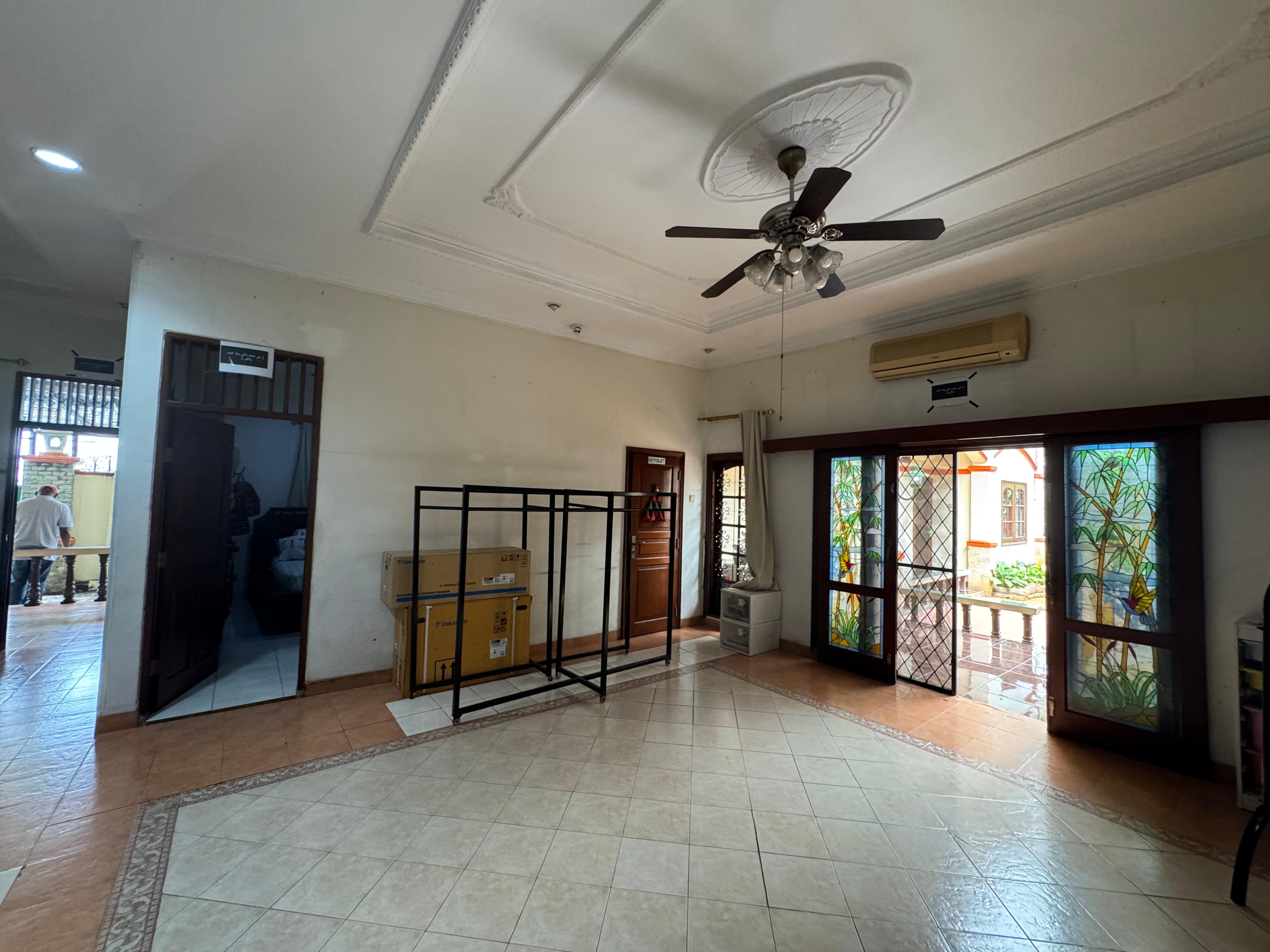 Rumah Lama di Pasar Minggu, Luas Tanah 597 m2