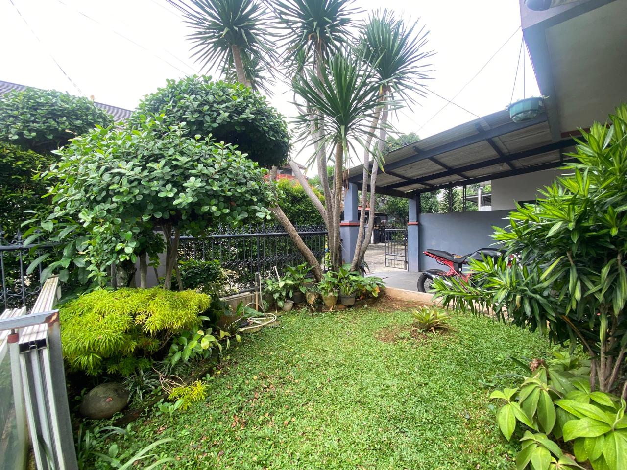 Rumah Hoek 2 Lantai di Graha Raya Bintaro, Ada Kolam Ikan Koi Bisa dirubah Jadi Kolam Renang