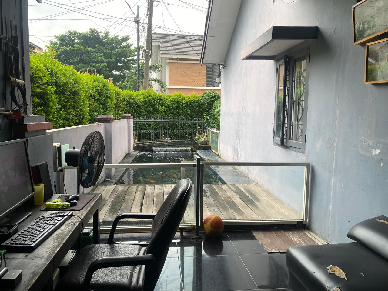 Rumah Hoek 2 Lantai di Graha Raya Bintaro, Ada Kolam Ikan Koi Bisa dirubah Jadi Kolam Renang
