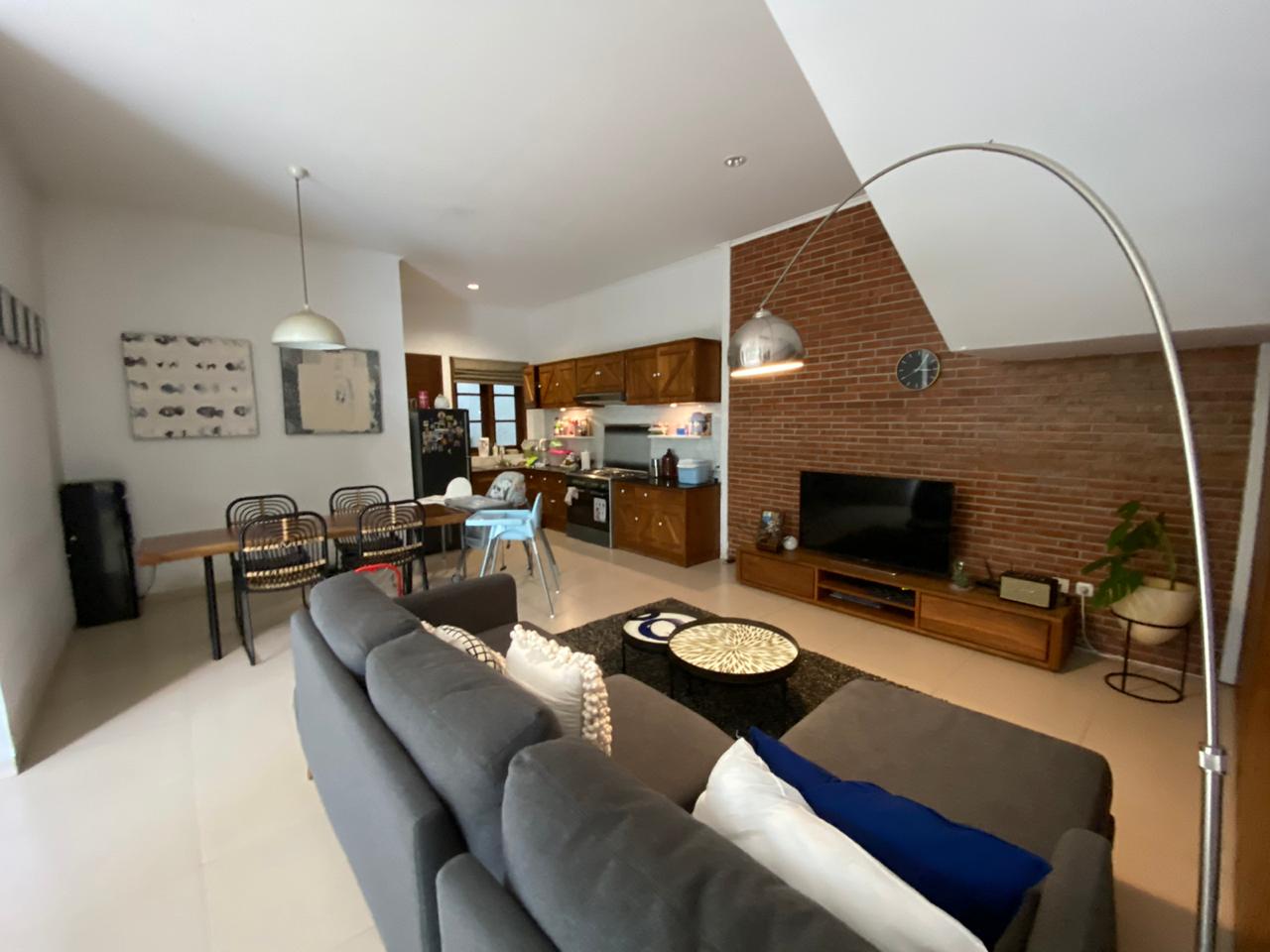 Rumah 2 Lantai Ada Rooftop, Water Heater, Dalam Townhouse, Semi Furnished