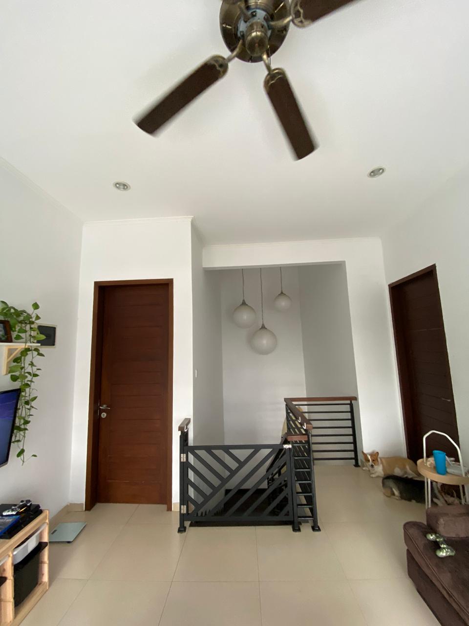 Rumah 2 Lantai Ada Rooftop, Water Heater, Dalam Townhouse, Semi Furnished