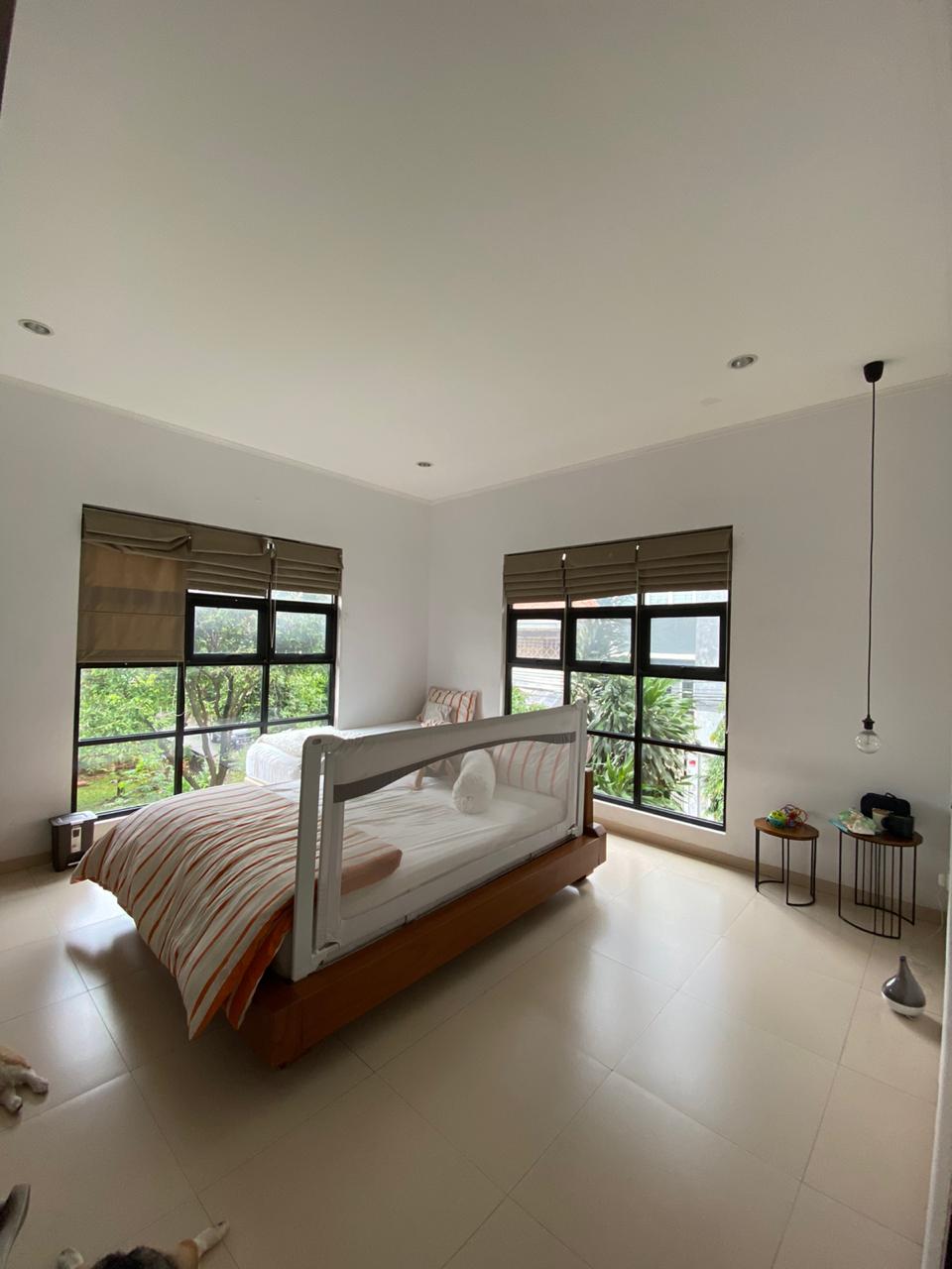 Rumah 2 Lantai Ada Rooftop, Water Heater, Dalam Townhouse, Semi Furnished