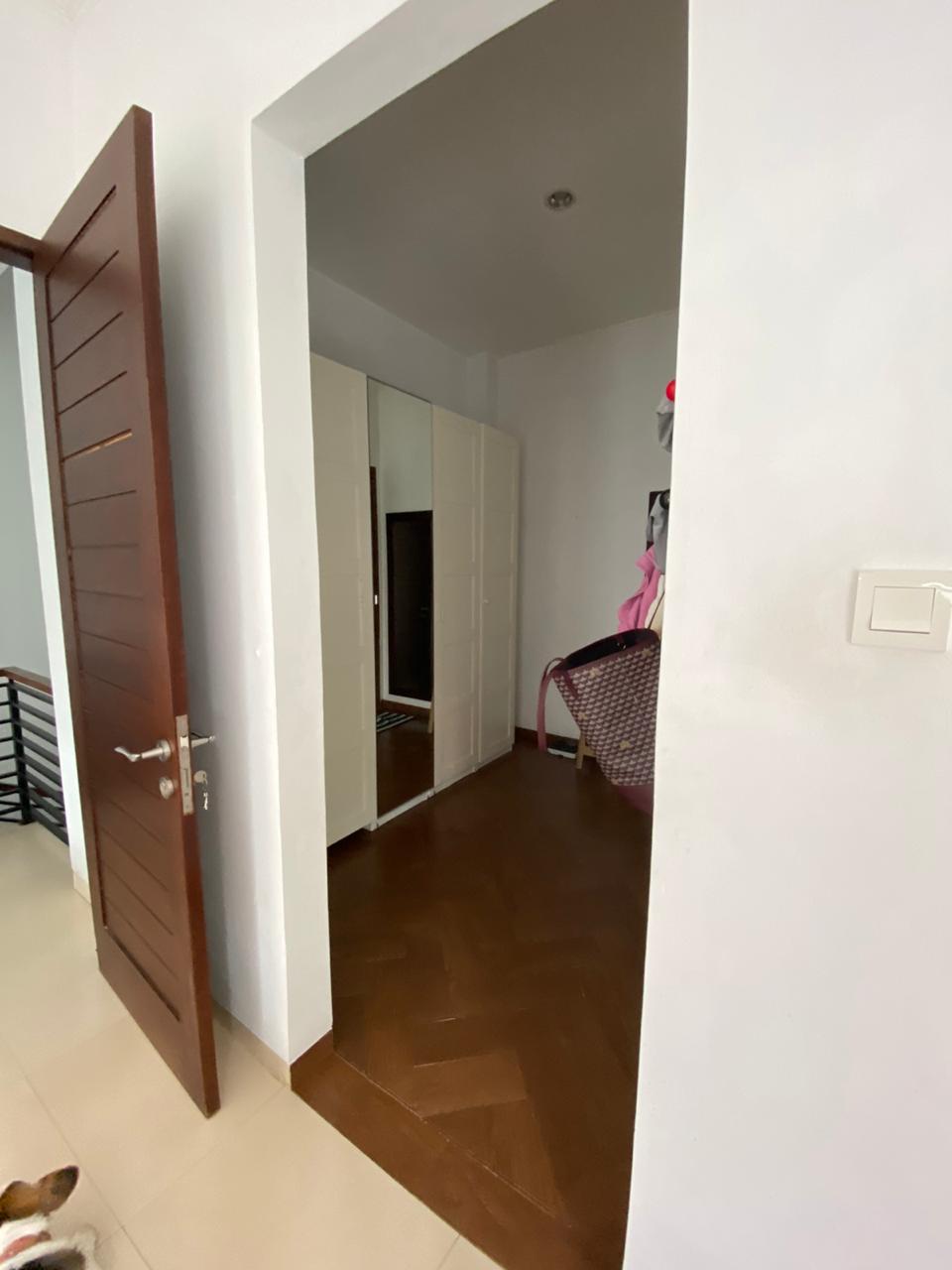 Rumah 2 Lantai Ada Rooftop, Water Heater, Dalam Townhouse, Semi Furnished