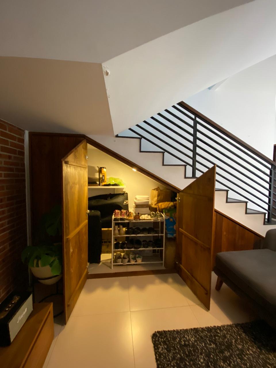 Rumah 2 Lantai Ada Rooftop, Water Heater, Dalam Townhouse, Semi Furnished