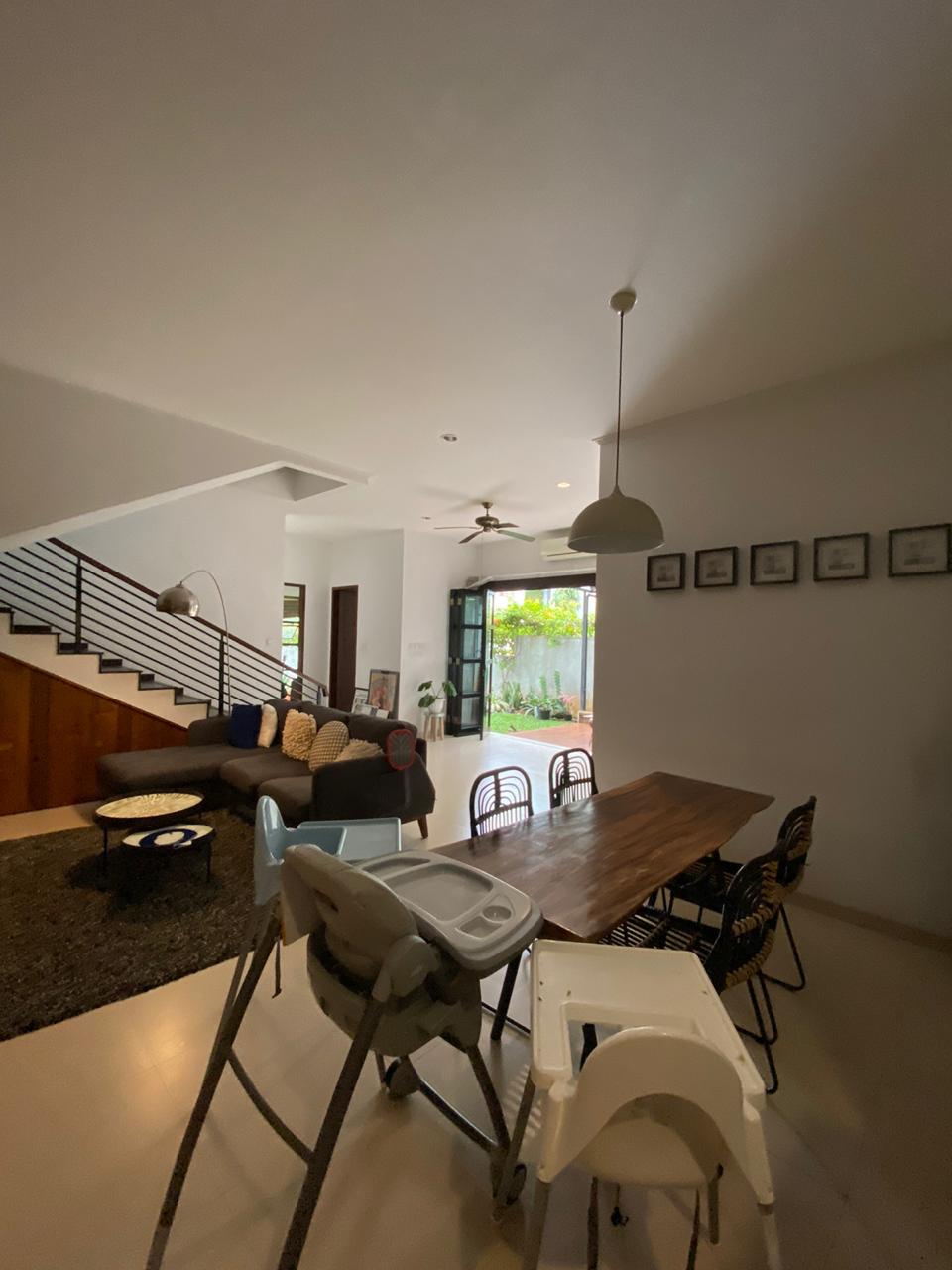 Rumah 2 Lantai Ada Rooftop, Water Heater, Dalam Townhouse, Semi Furnished