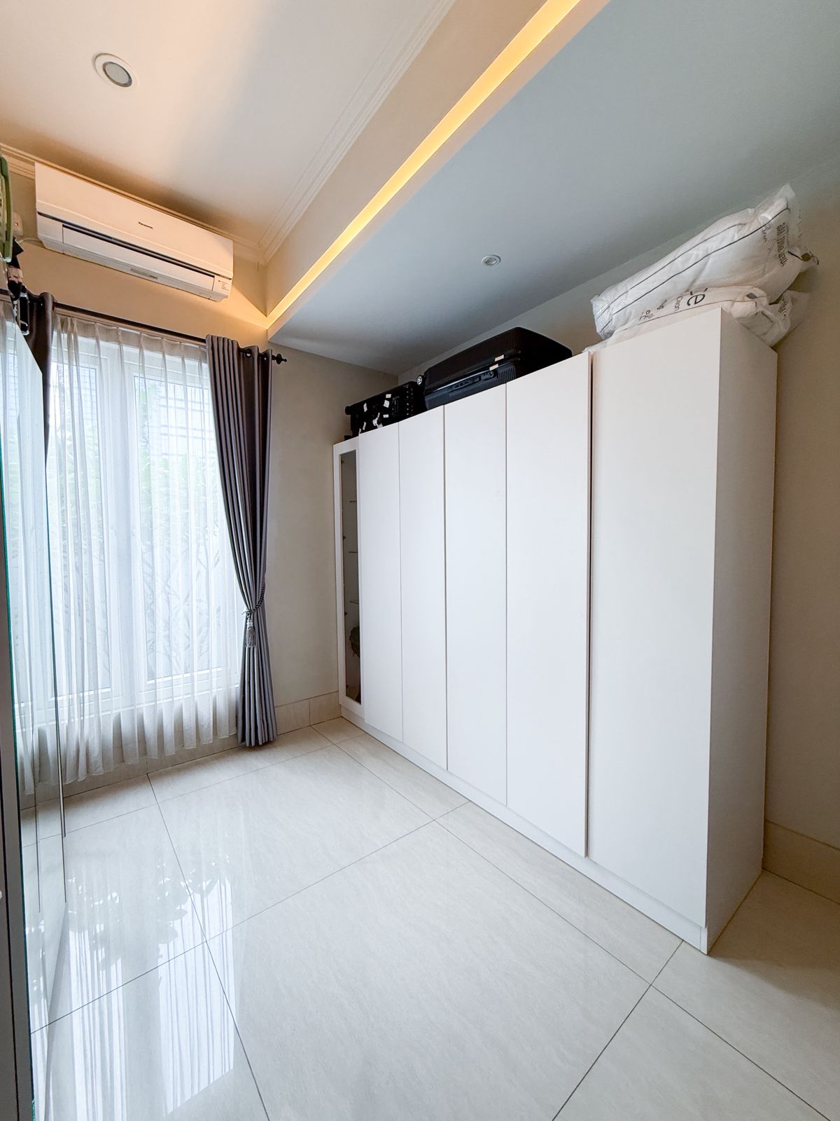 Rumah Dalam Komplek, Security 24 Jam, Furnished, Bebas Banjir