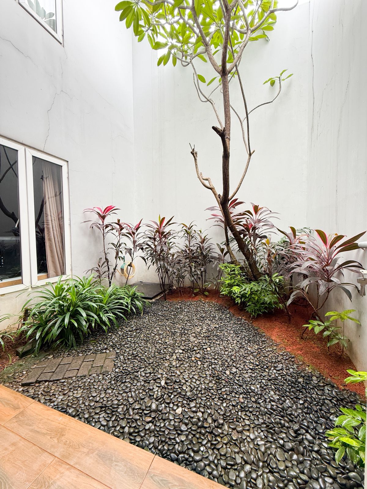 Rumah Dalam Komplek, Security 24 Jam, Furnished, Bebas Banjir