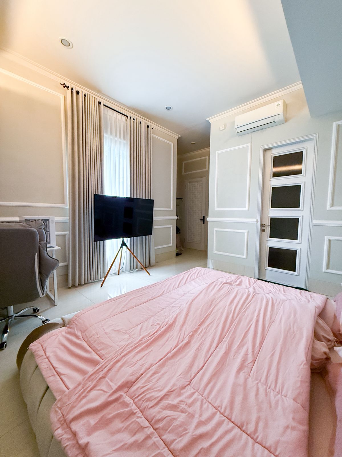 Rumah Dalam Komplek, Security 24 Jam, Furnished, Bebas Banjir