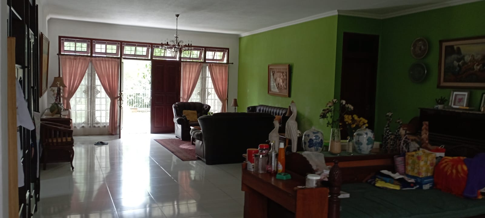 Rumah Dijual di Bukit Cinere, 2 Lantai, Halaman Luas, Asri, Jalan Lebar, Bebas Banjir