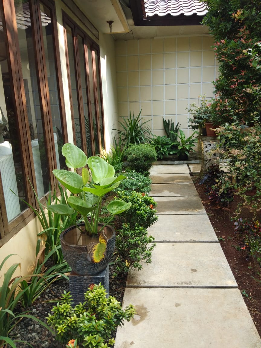 Rumah Dijual di Lebak Bulus, Dalam Townhouse, 2 Lantai, ada Taman dan Kolam Renang