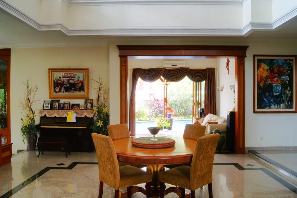 Rumah Dijual di Cinere, Lokasi Tenang, Jalan Lebar, Fully Furnished