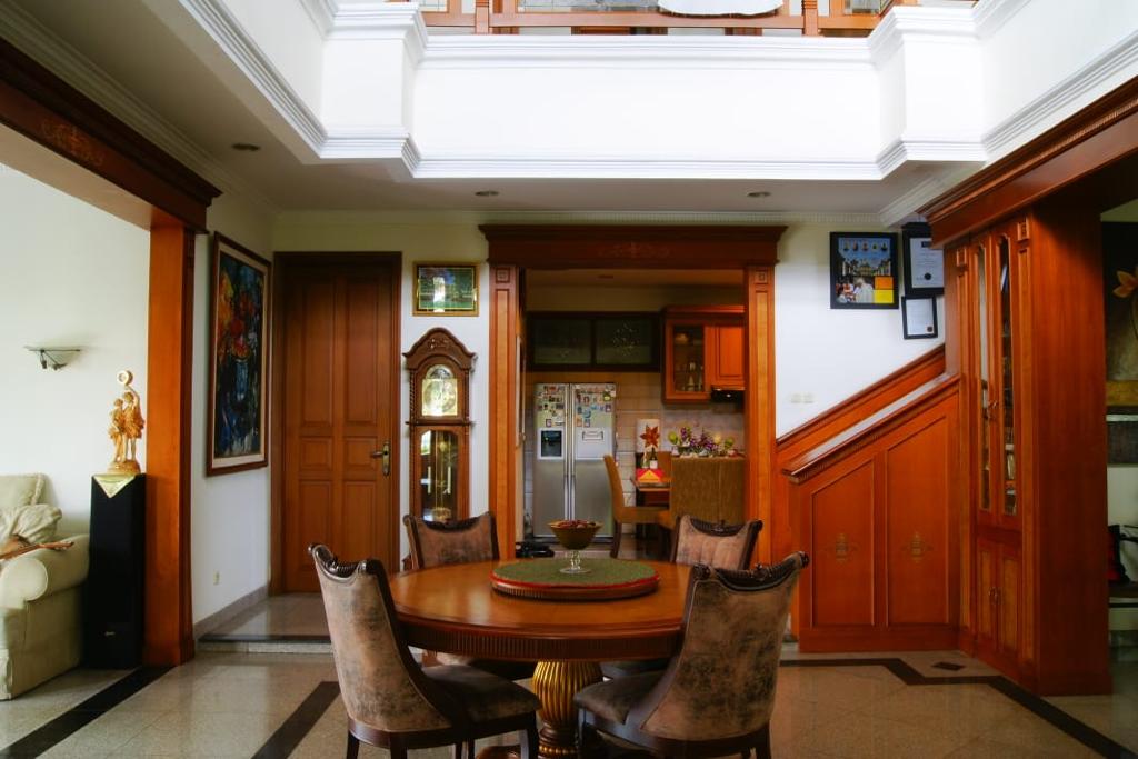 Rumah Dijual di Cinere, Lokasi Tenang, Jalan Lebar, Fully Furnished