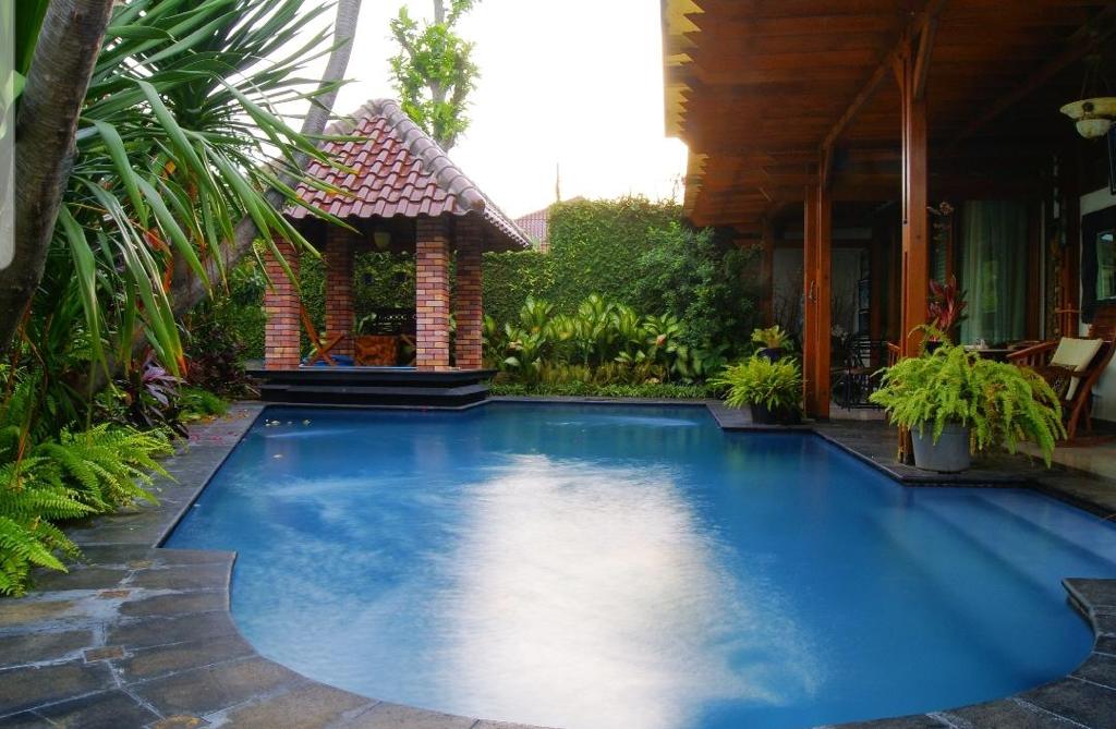 Rumah Dijual di Cinere, Lokasi Tenang, Jalan Lebar, Fully Furnished