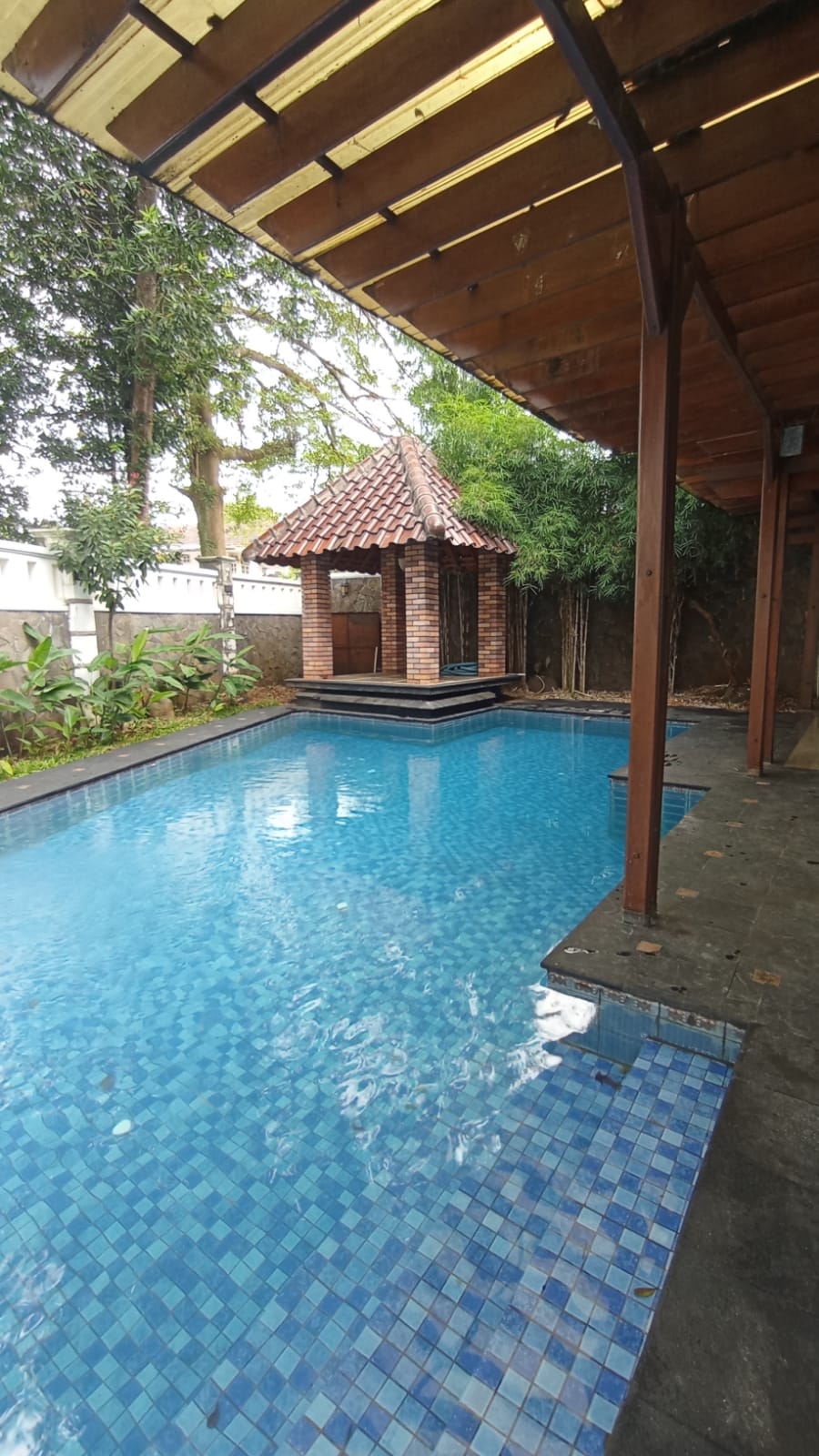 Rumah Dijual di Cinere, Lokasi Tenang, Jalan Lebar, Fully Furnished