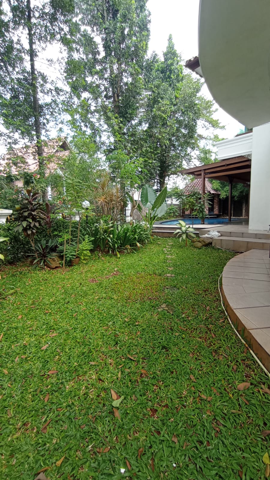 Rumah Dijual di Cinere, Lokasi Tenang, Jalan Lebar, Fully Furnished