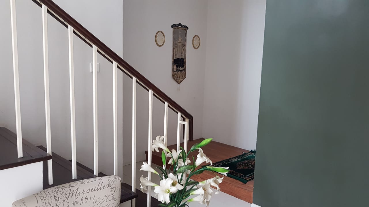 Rumah 2 Lantai Semi Furnished Lokasi strategis dekat ke Tol TB Simatupang & Stasiun Pasar Minggu