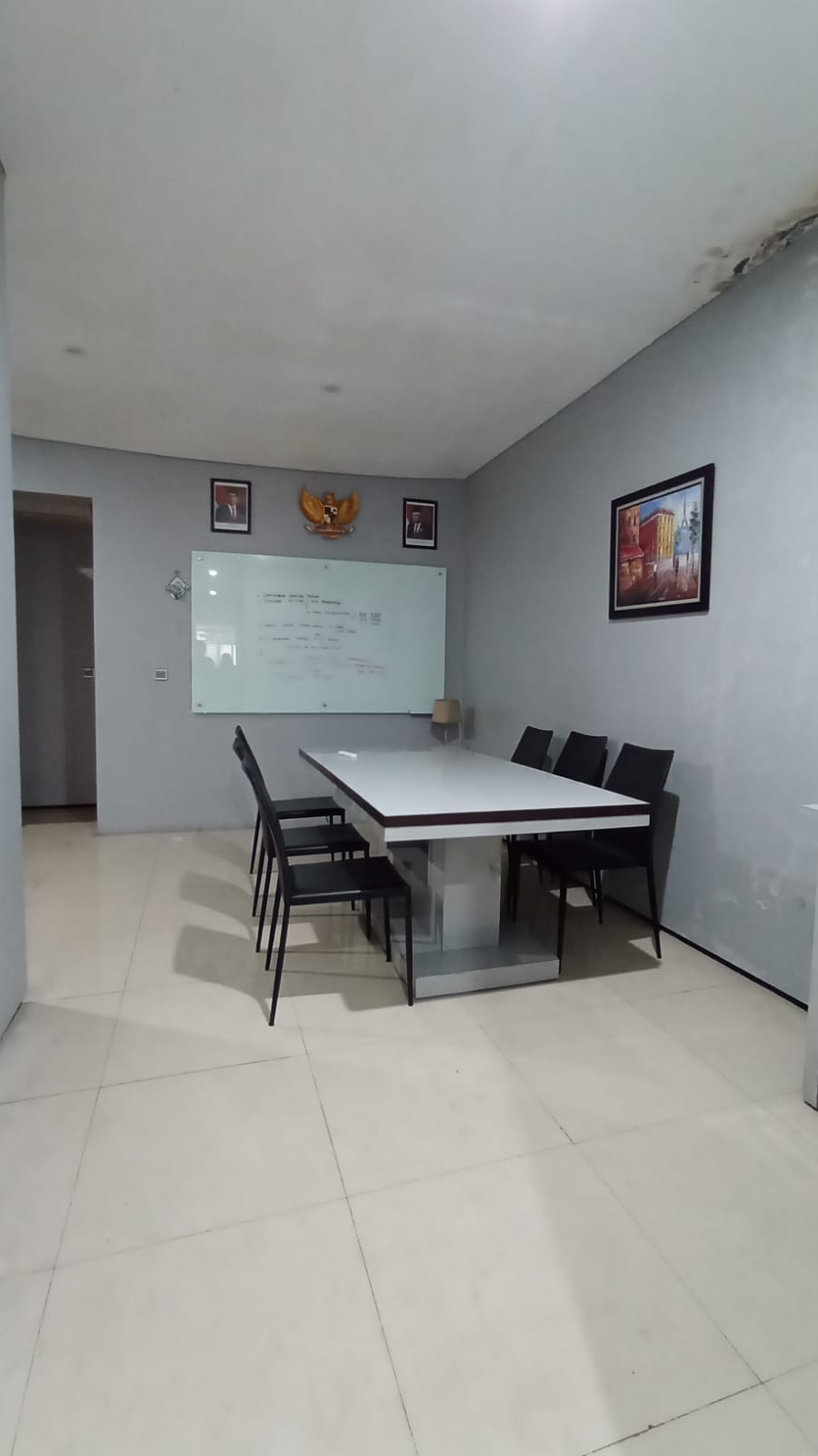 Rumah Bisa Kantor di Pinggir Jalan Raya Permata Hijau, Ada Pool, Basement, Gudang dan Rooftop