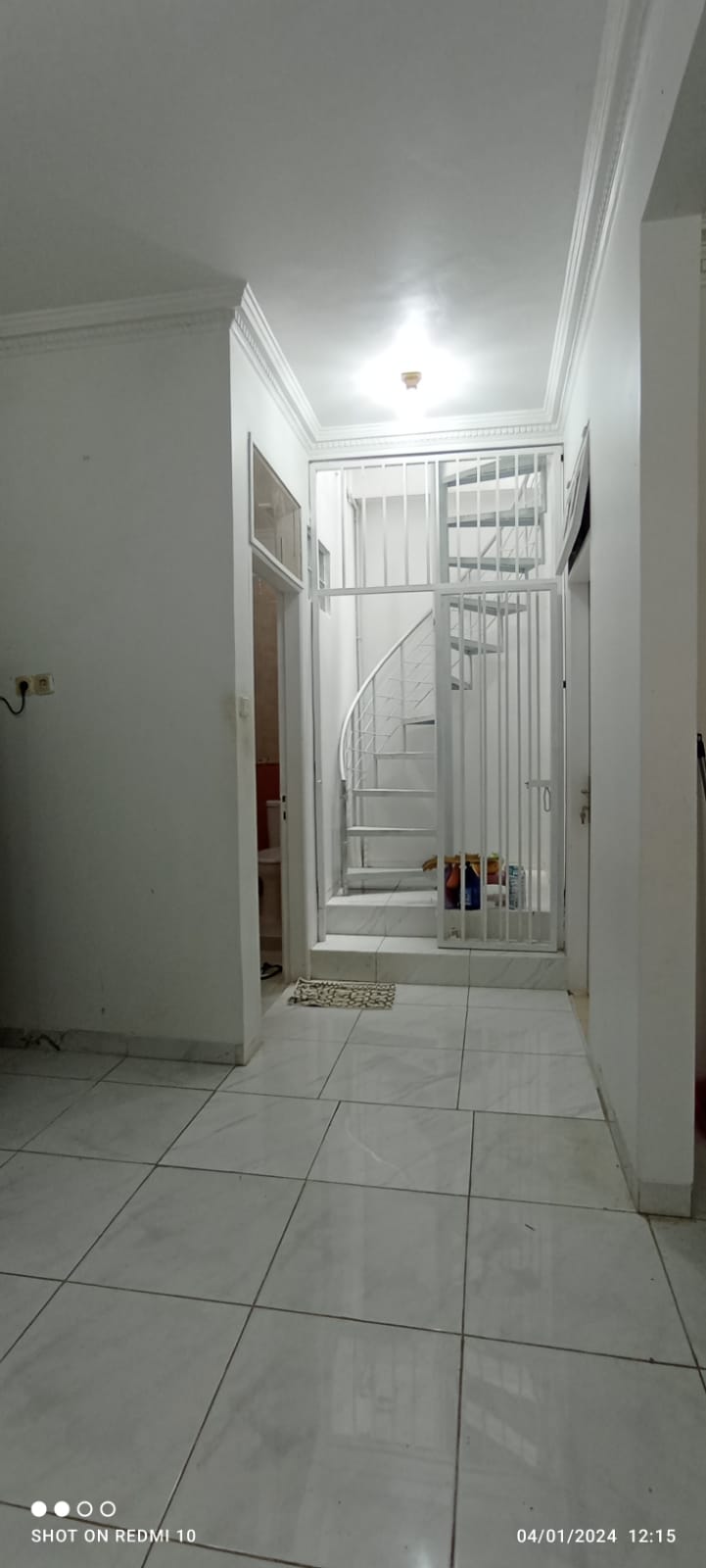 Dijual Rumah Huk 2 Lantai di Cirendeu, 5 Menit ke Pintu Tol Pondok Pinang, 100 m ke MRT
