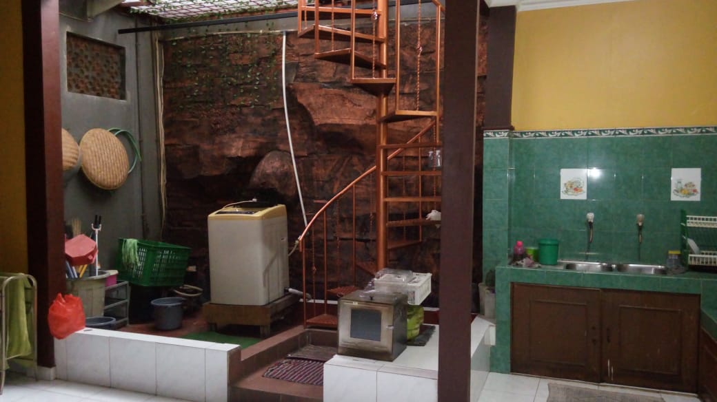 Rumah 2 Lantai di Cirendeu, Dalam Komplek Perumahan