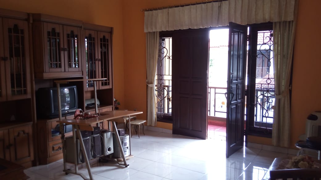 Rumah 2 Lantai di Cirendeu, Dalam Komplek Perumahan