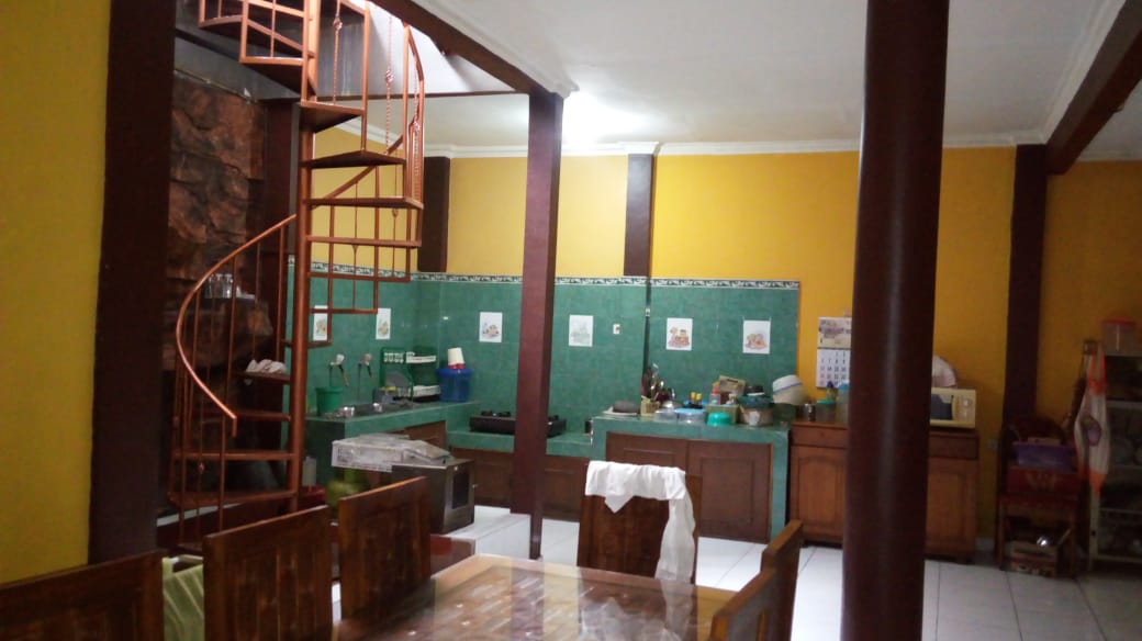 Rumah 2 Lantai di Cirendeu, Dalam Komplek Perumahan