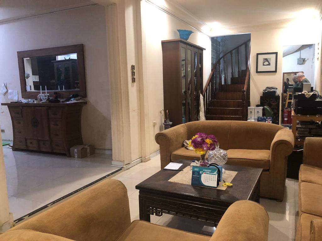 Rumah Dijual di Kebayoran Lama, 2 Lantai, Siap Huni, Lokasi Strategis