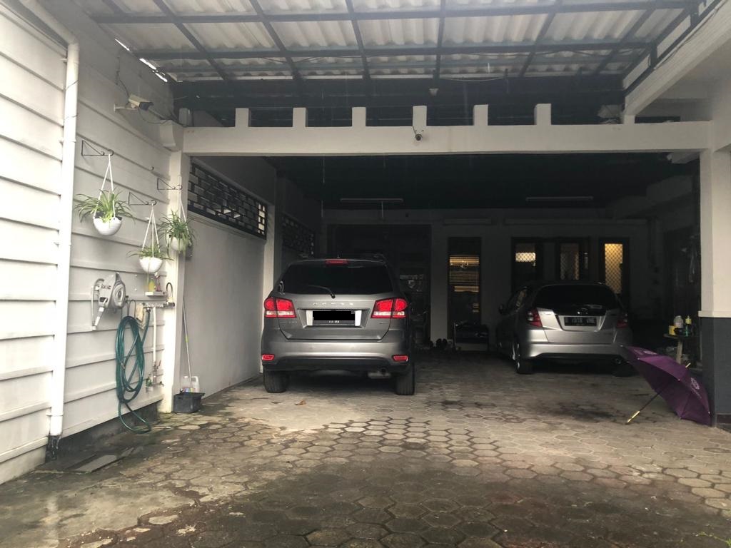 Rumah Dijual di Kebayoran Lama, 2 Lantai, Siap Huni, Lokasi Strategis