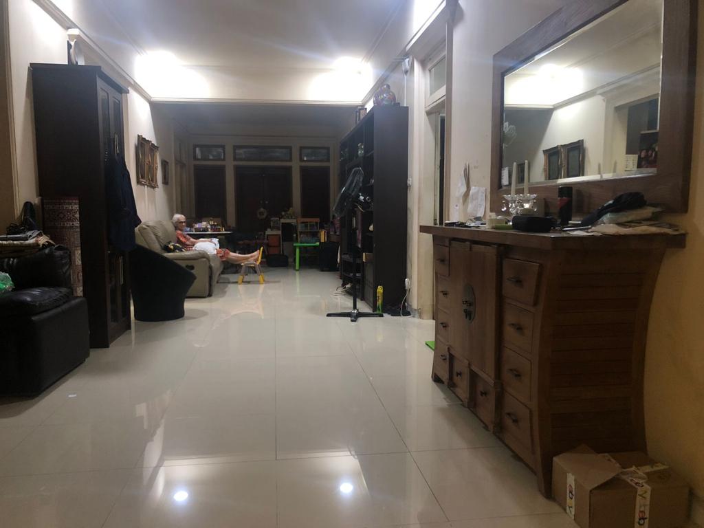 Rumah Dijual di Kebayoran Lama, 2 Lantai, Siap Huni, Lokasi Strategis