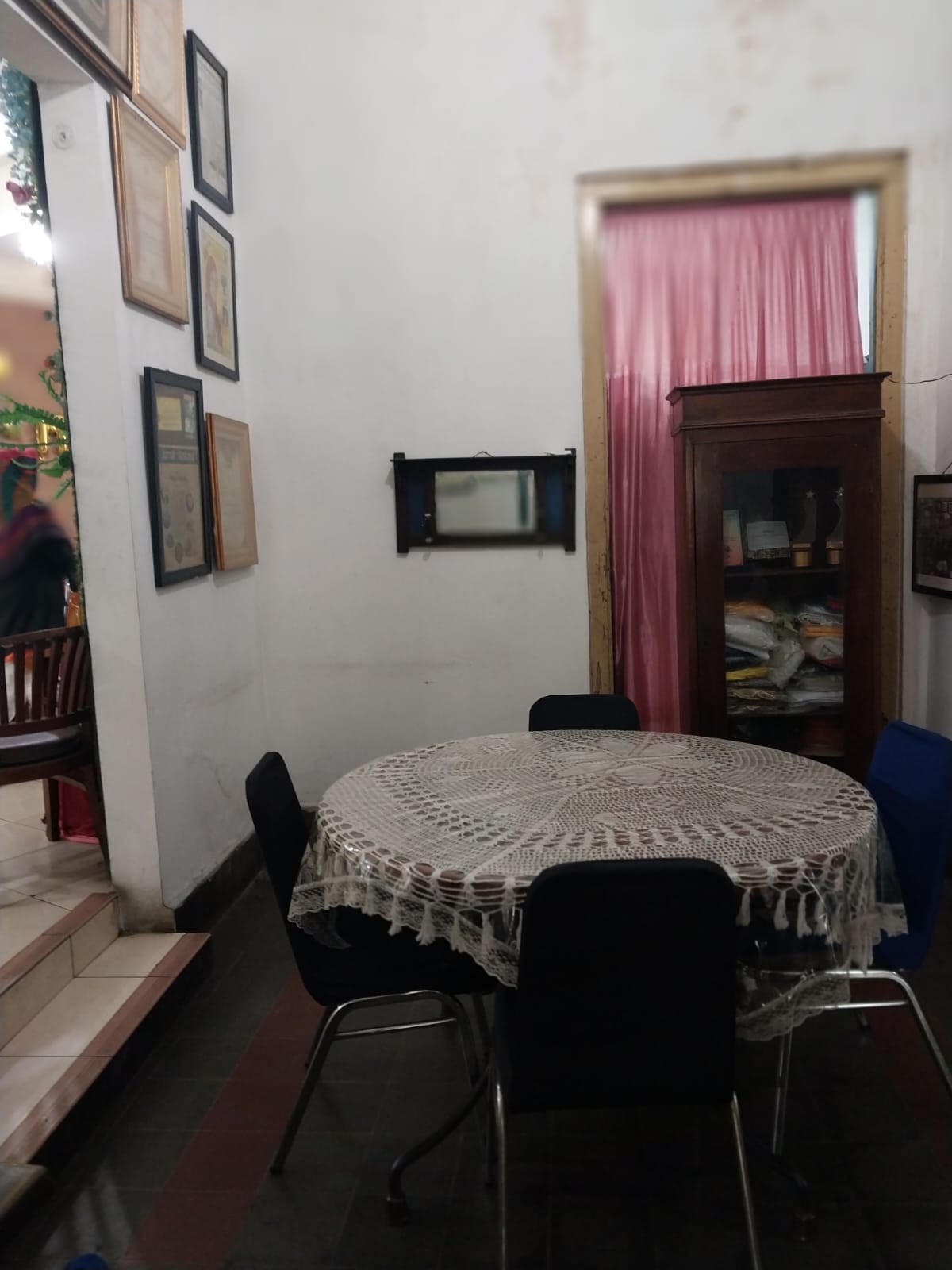 Dijual Rumah Lama Di Salemba, Pinggir Jalan Raya, Cocok Usaha