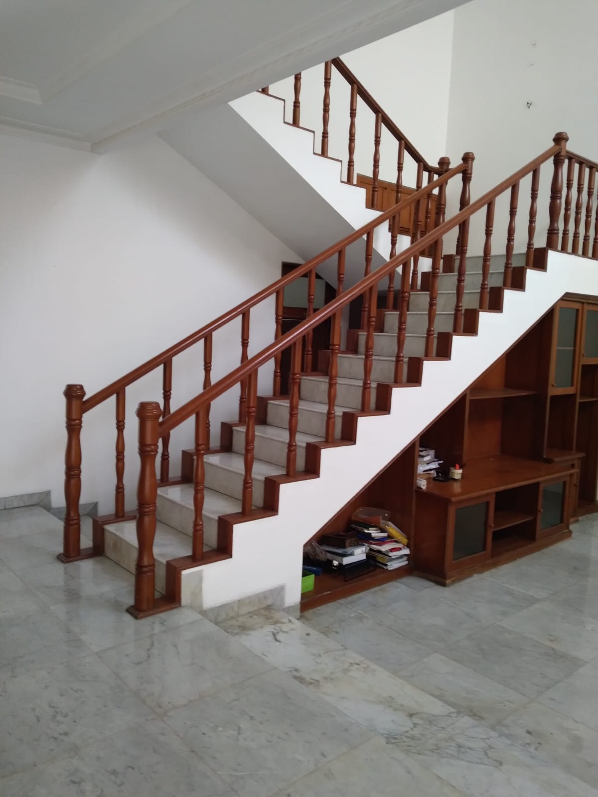 Dijual Rumah 2 Lantai di Bona Indah Lebak Bulus