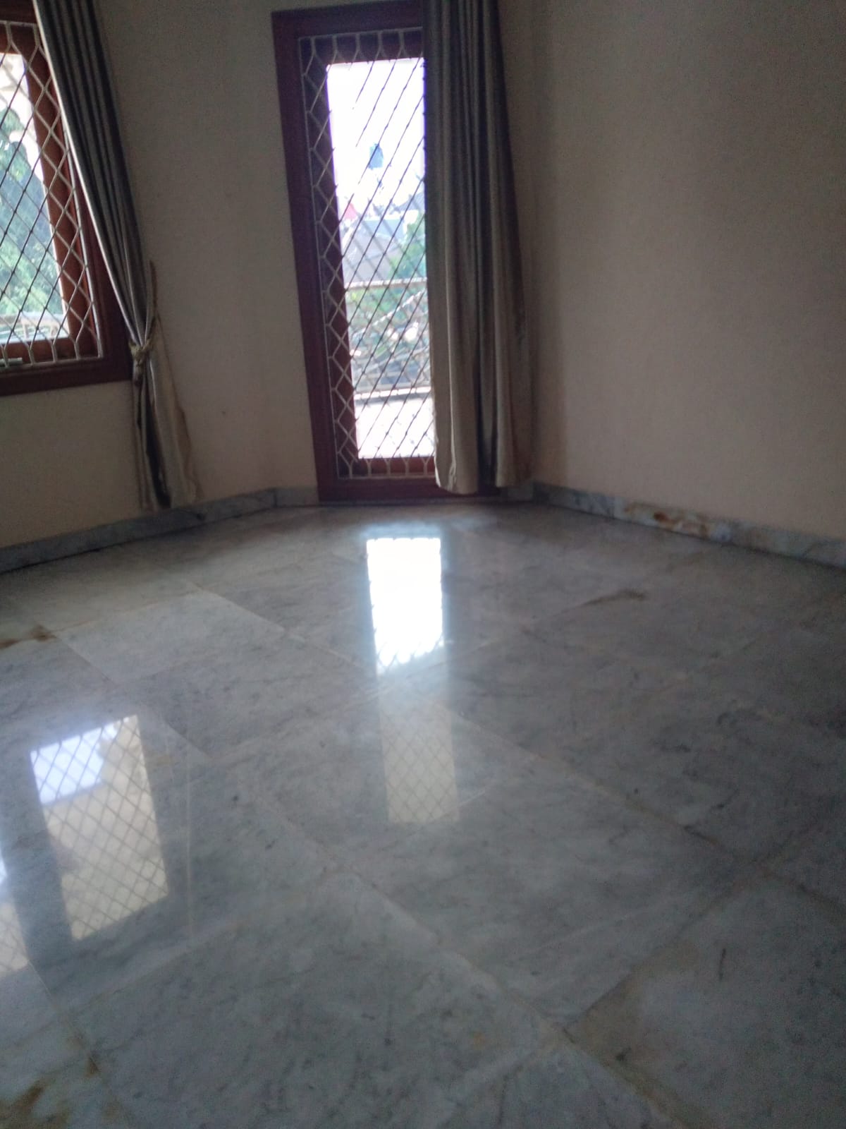 Dijual Rumah 2 Lantai di Bona Indah Lebak Bulus