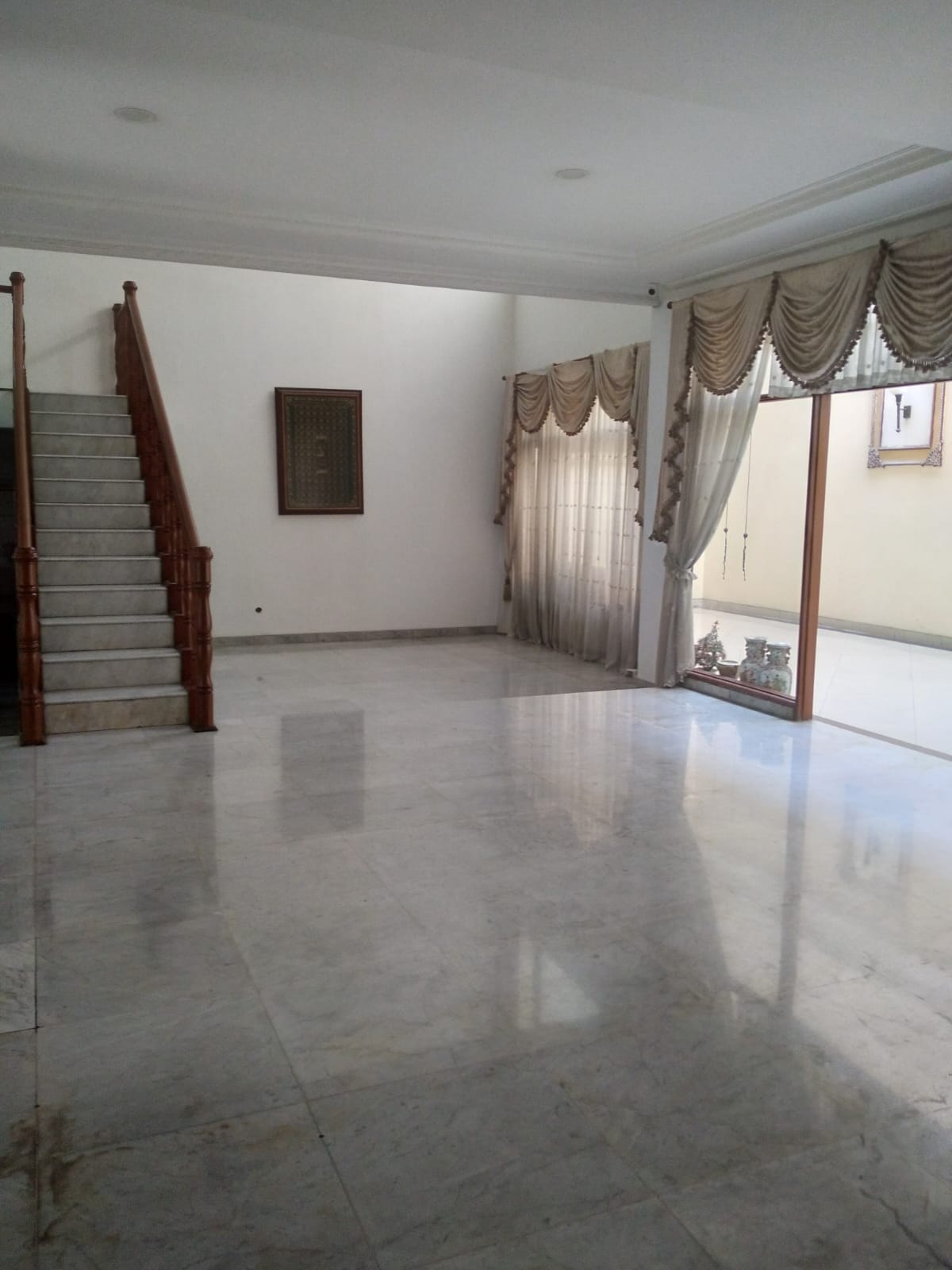 Dijual Rumah 2 Lantai di Bona Indah Lebak Bulus