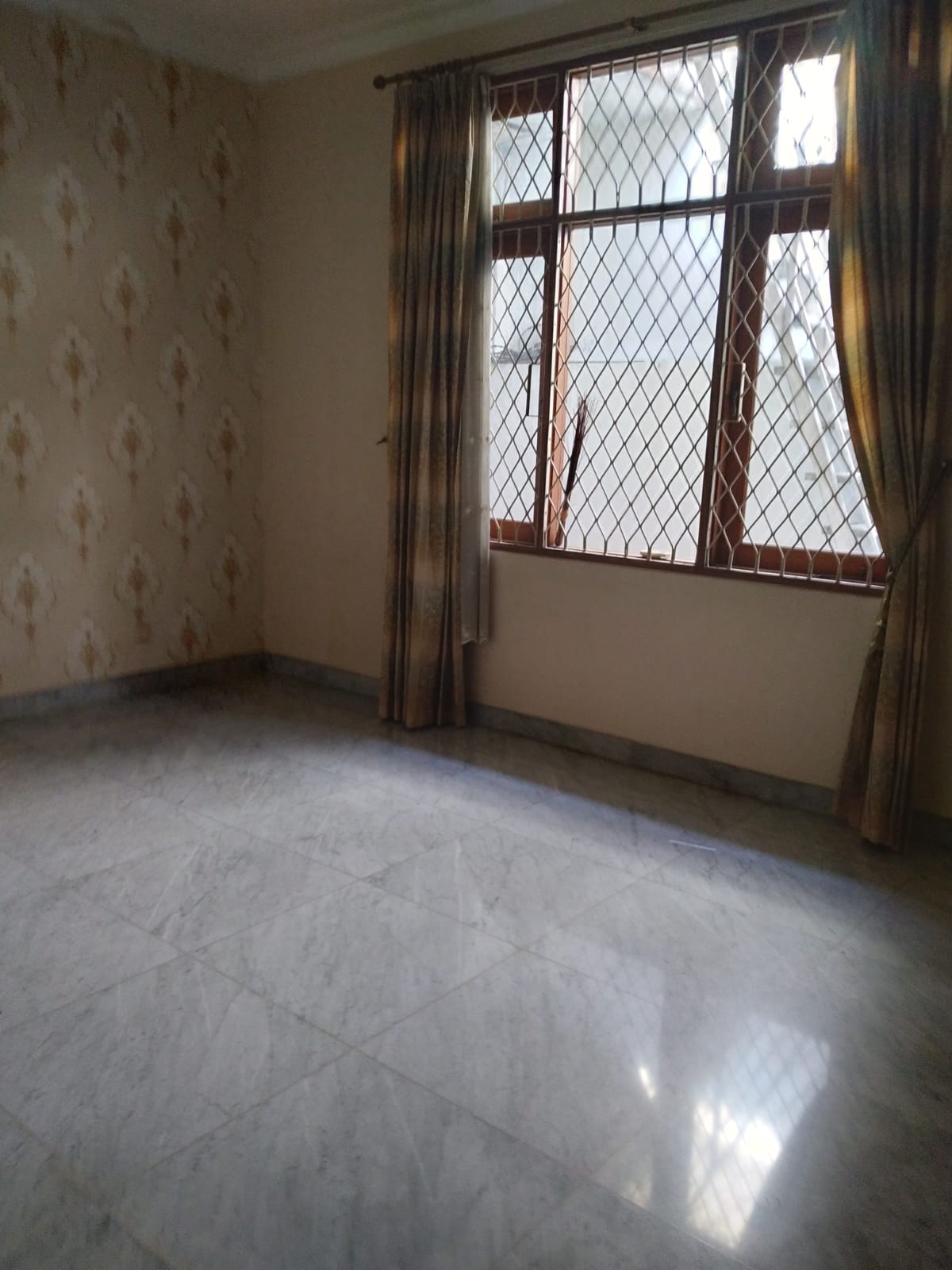 Dijual Rumah 2 Lantai di Bona Indah Lebak Bulus