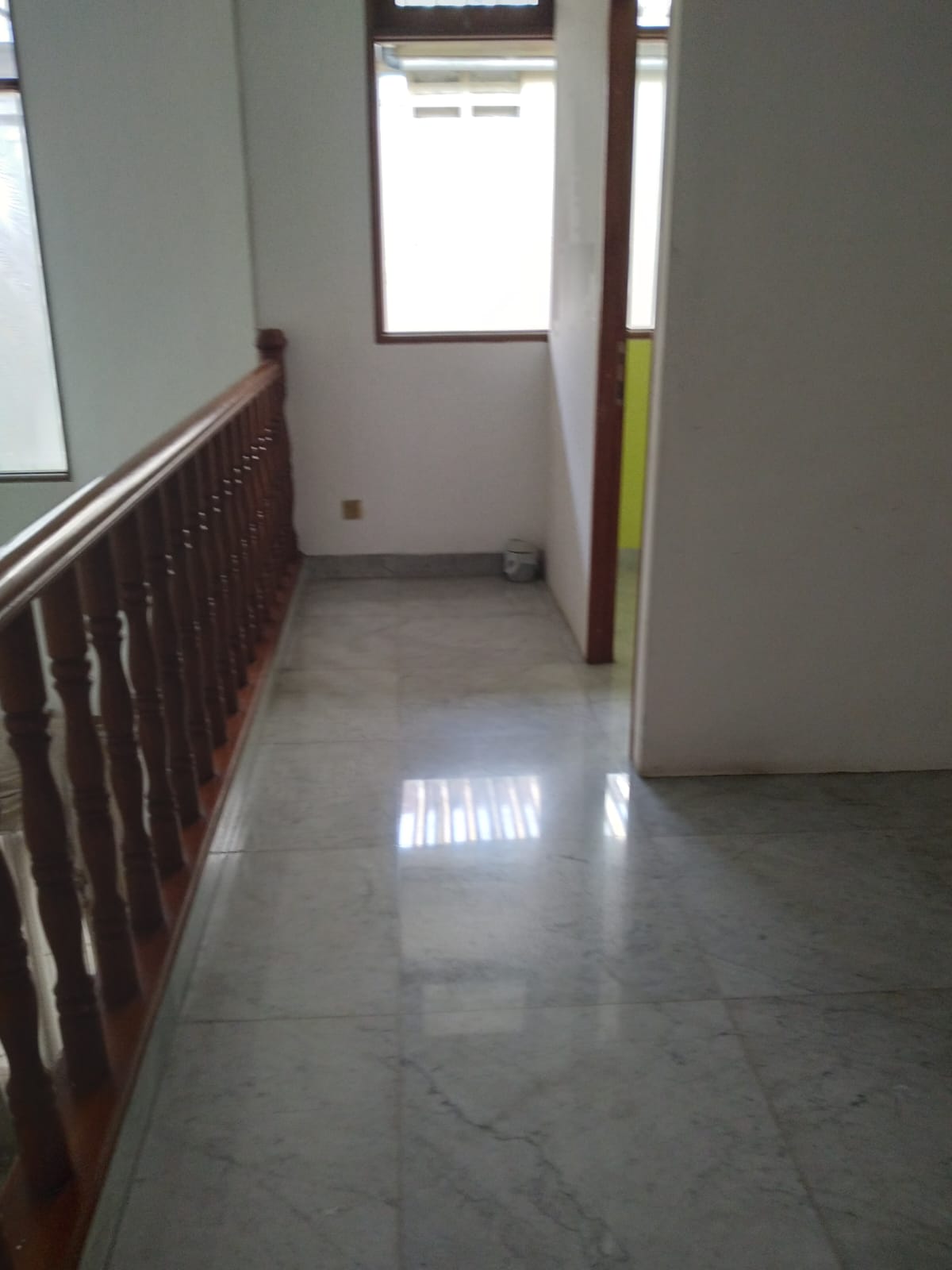 Dijual Rumah 2 Lantai di Bona Indah Lebak Bulus
