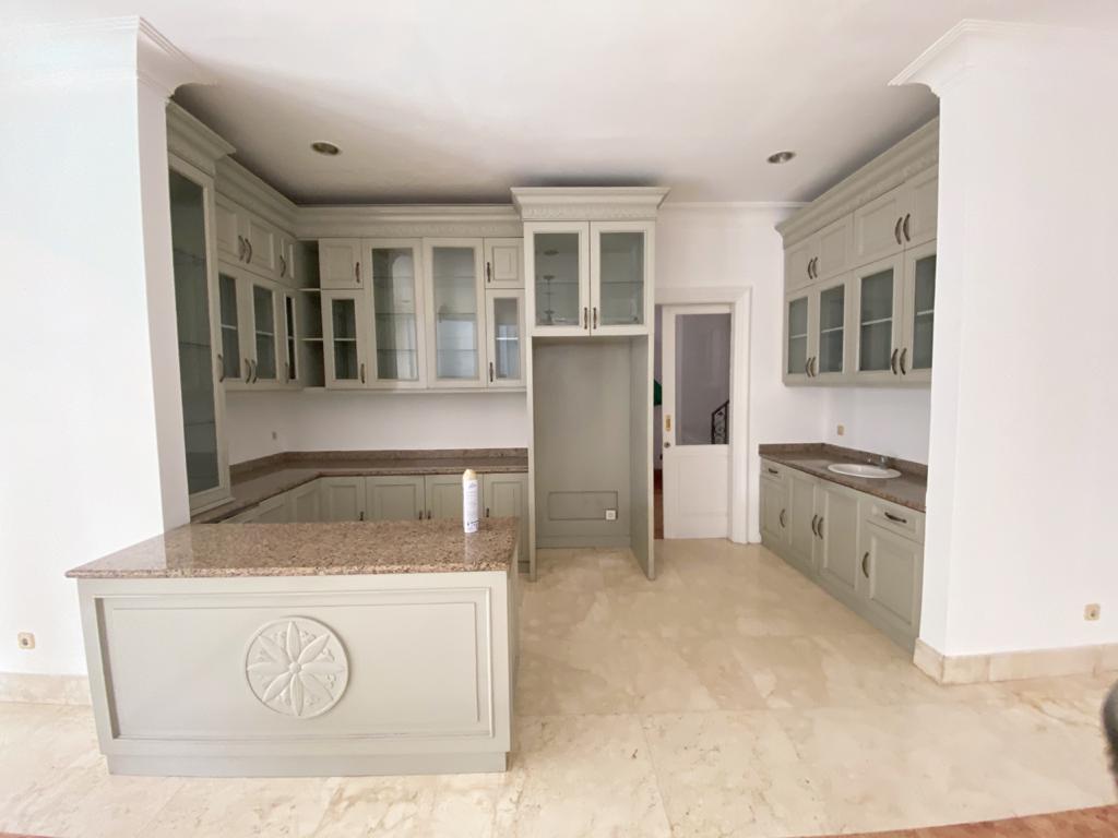 Dijual Rumah 2 Lantai di Lebak Bulus. Rumah Cantik Siap Huni, Ada Pool