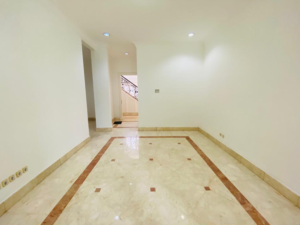 Dijual Rumah 2 Lantai di Lebak Bulus. Rumah Cantik Siap Huni, Ada Pool