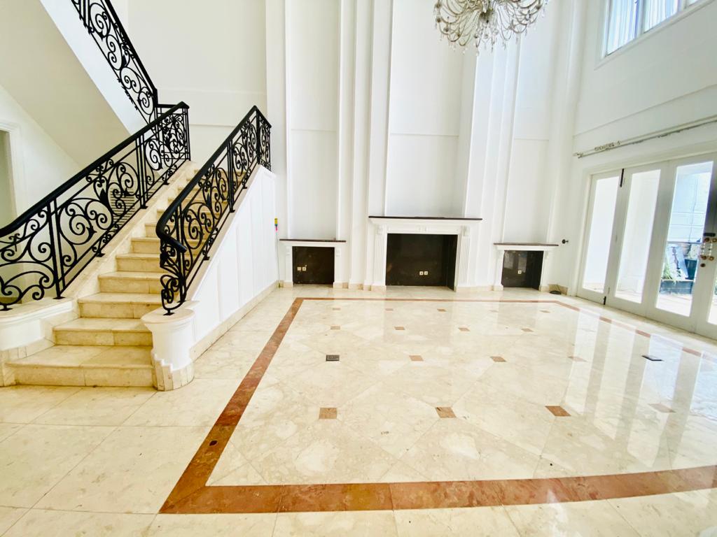 Dijual Rumah 2 Lantai di Lebak Bulus. Rumah Cantik Siap Huni, Ada Pool
