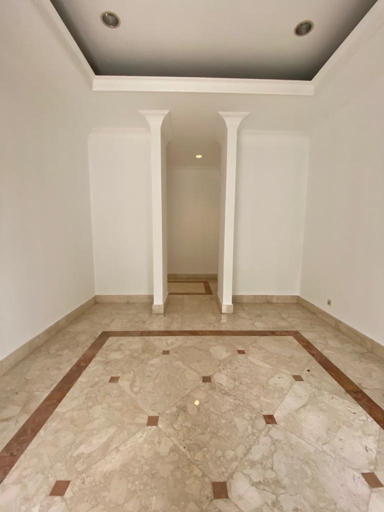 Dijual Rumah 2 Lantai di Lebak Bulus. Rumah Cantik Siap Huni, Ada Pool