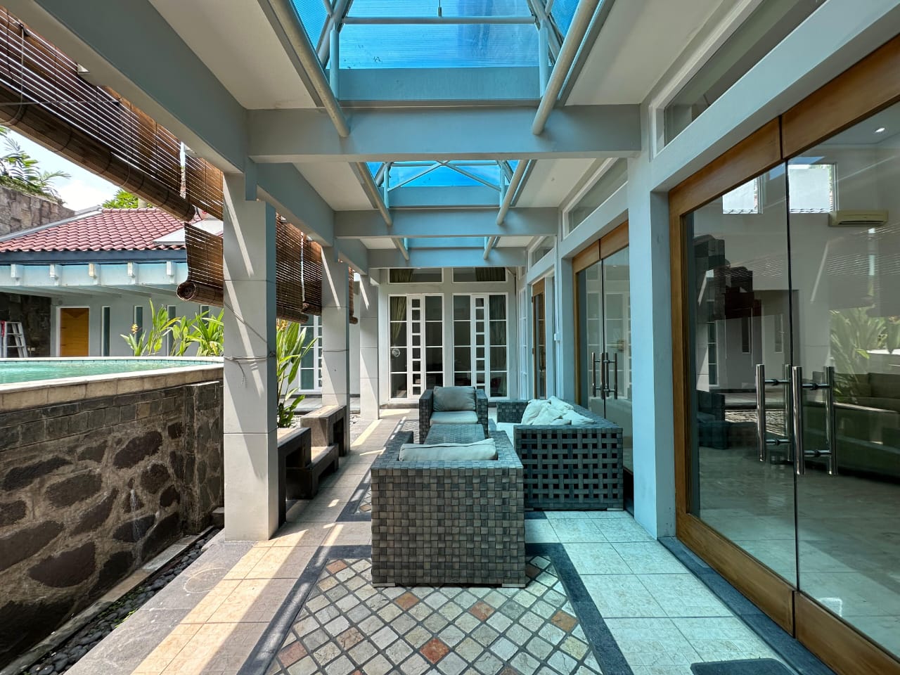 Rumah Dijual di Menteng, Kamar Utama Ada Walking Closet, Ruang Kerja