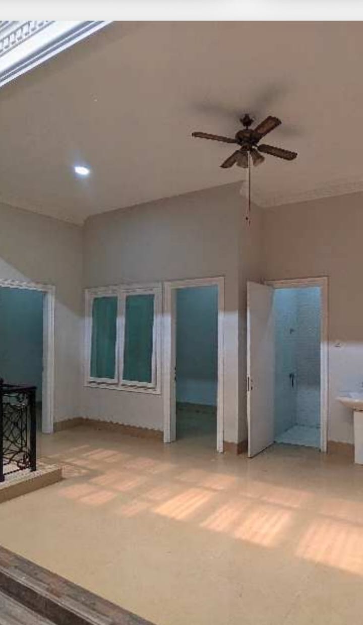 Rumah 2 Lantai di Menteng, Ada Basement