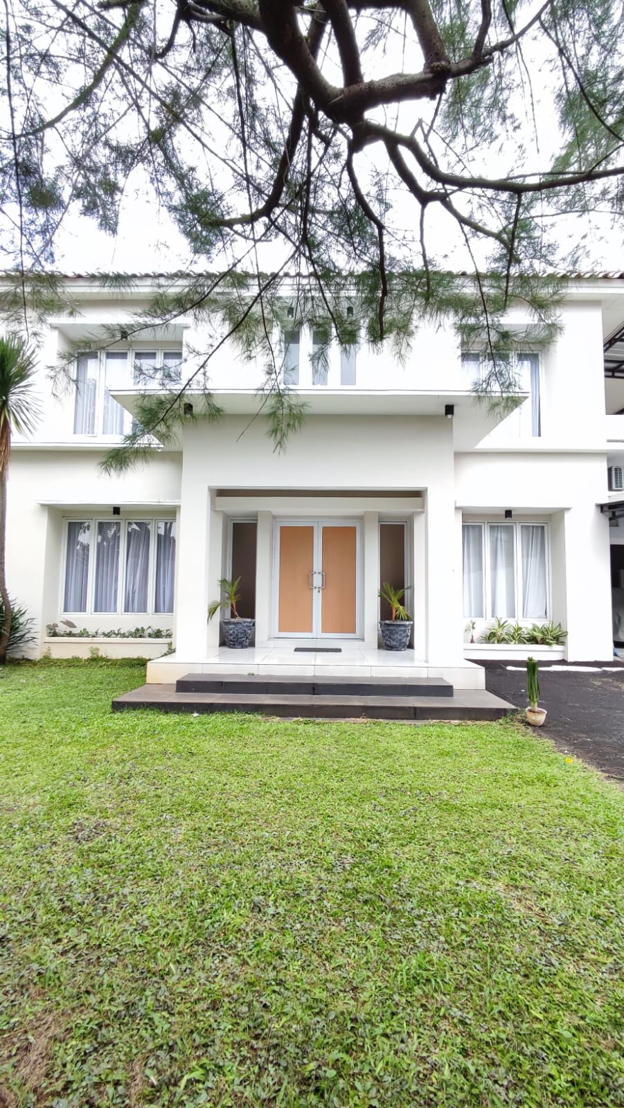 Rumah Dijual di Cipulir, Fully Furnished, 2 Lantai, Halaman Luas