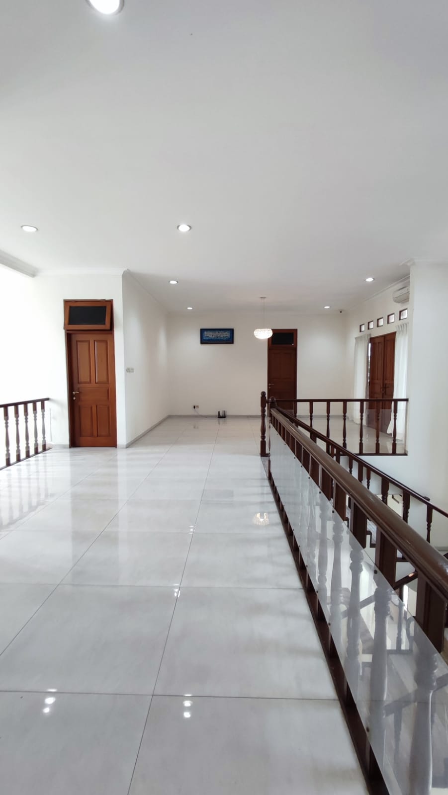 Rumah Dijual di Cipulir, Fully Furnished, 2 Lantai, Halaman Luas