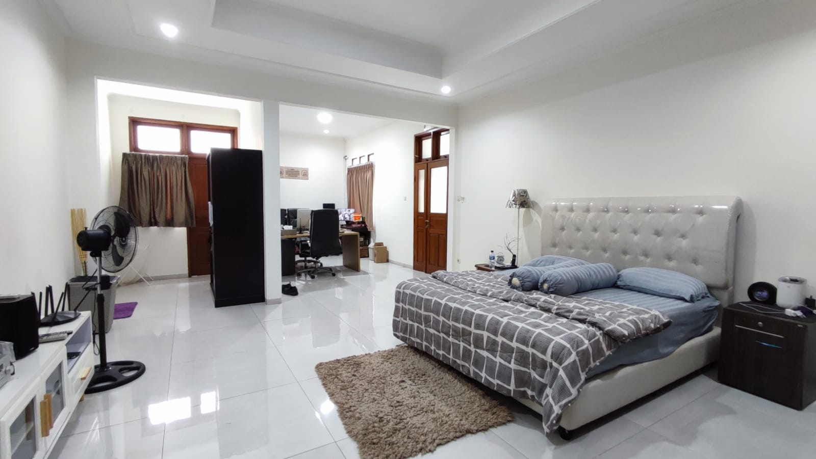 Rumah Dijual di Cipulir, Fully Furnished, 2 Lantai, Halaman Luas