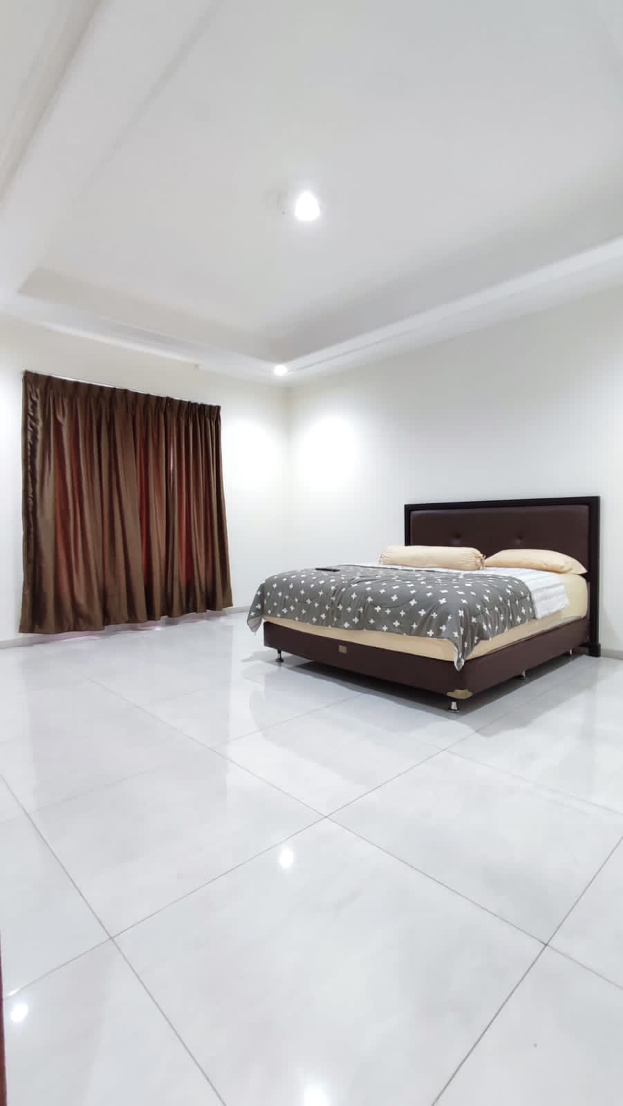 Rumah Dijual di Cipulir, Fully Furnished, 2 Lantai, Halaman Luas