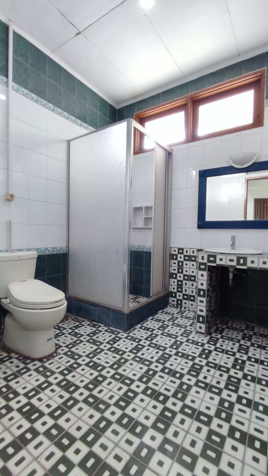 Rumah Dijual di Cipulir, Fully Furnished, 2 Lantai, Halaman Luas